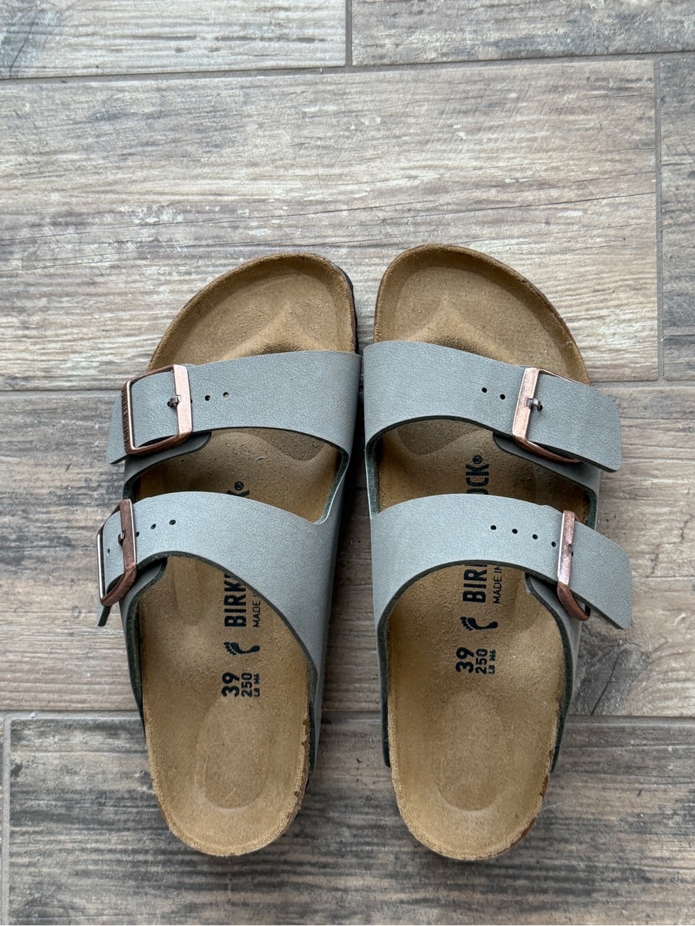 NWOT Birkenstock Arizona sandals, size EU 39